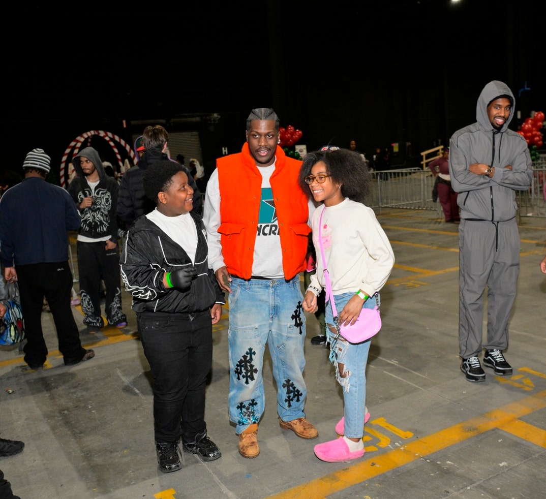 Lil Baby Lil Yachty Host Holiday Give Back Event  8