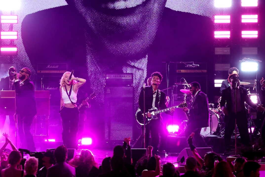 Rosé and Bruno Mars Grammys Performance 10