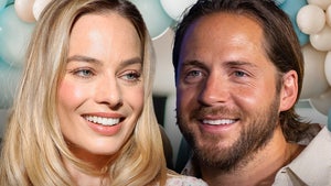 margot robbie baby main