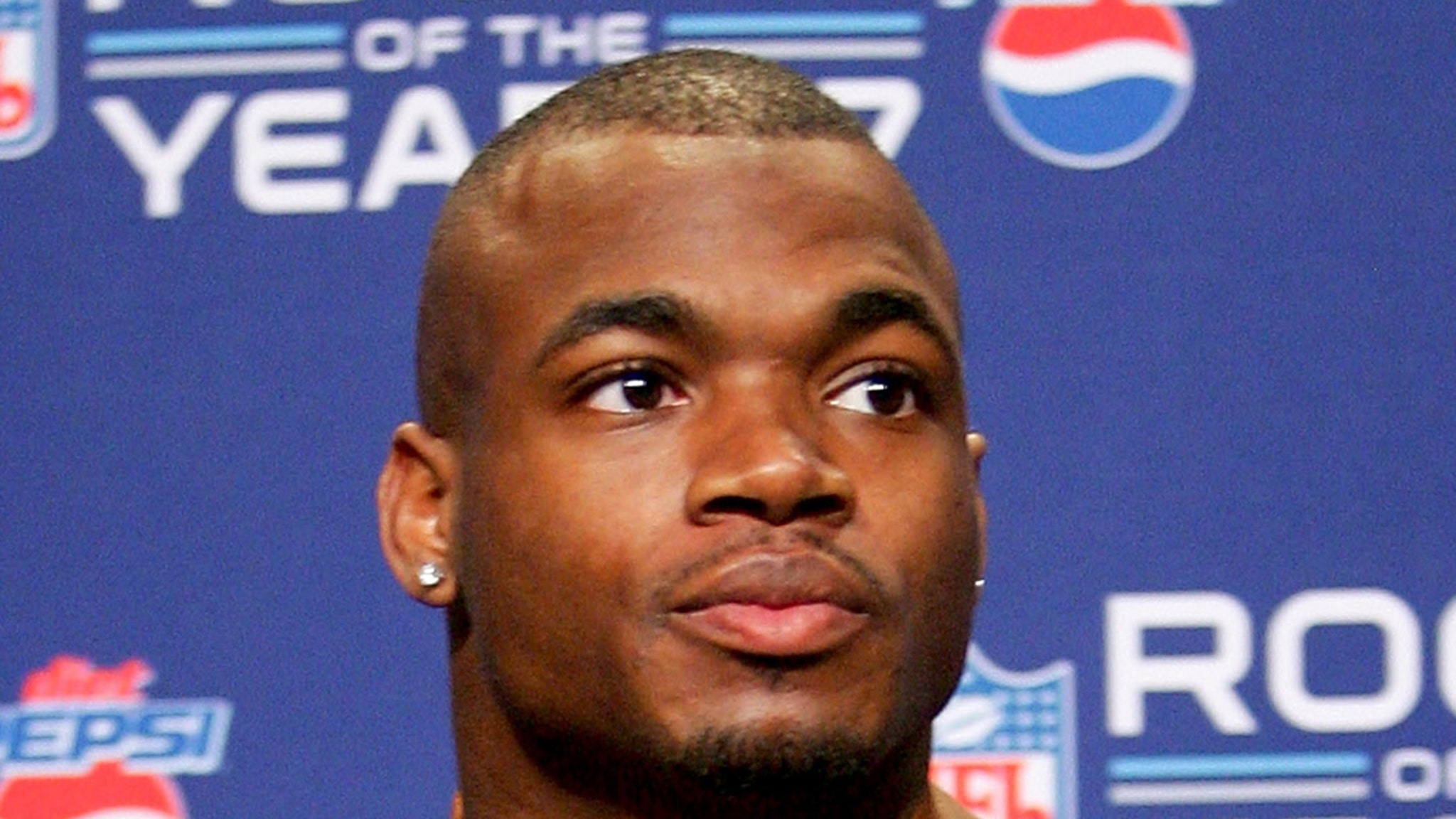 Adrian Peterson Gets Permission To Travel For Thanksgiving After Arrest
