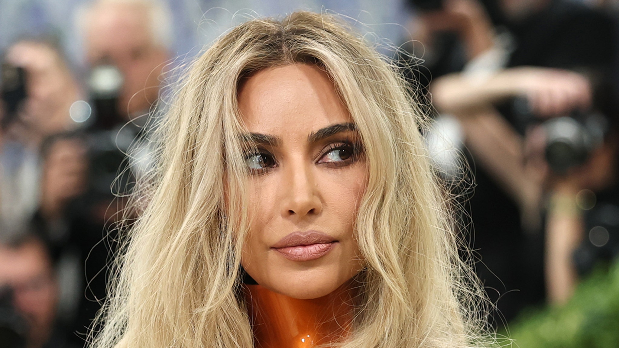 Kim Kardashian Shows Off Bleach Blonde Hairdo, Cleavage in Sexy Post