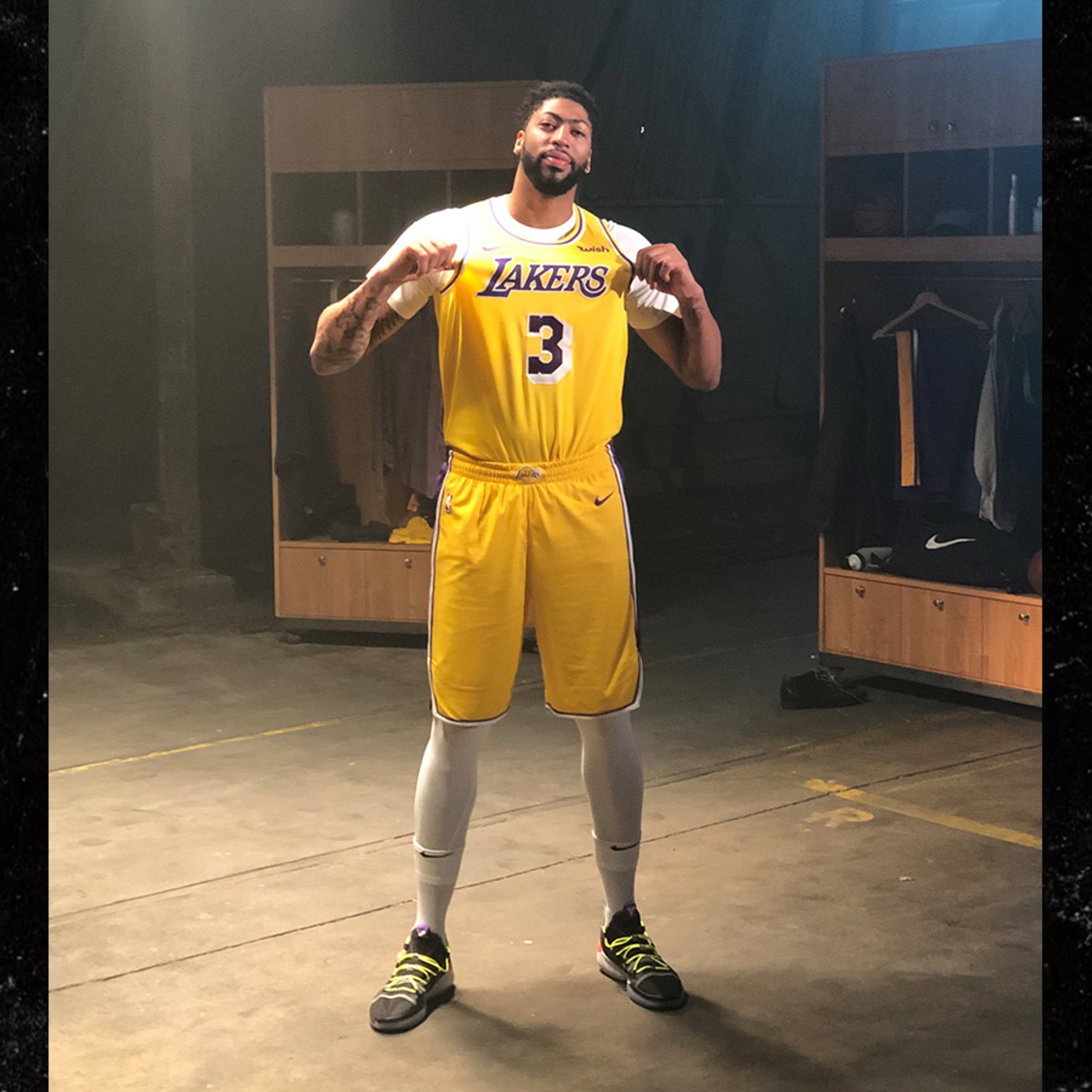 Anthony Davis Rocks Full Lakers Uni For First Time, Just Not #23 Yet