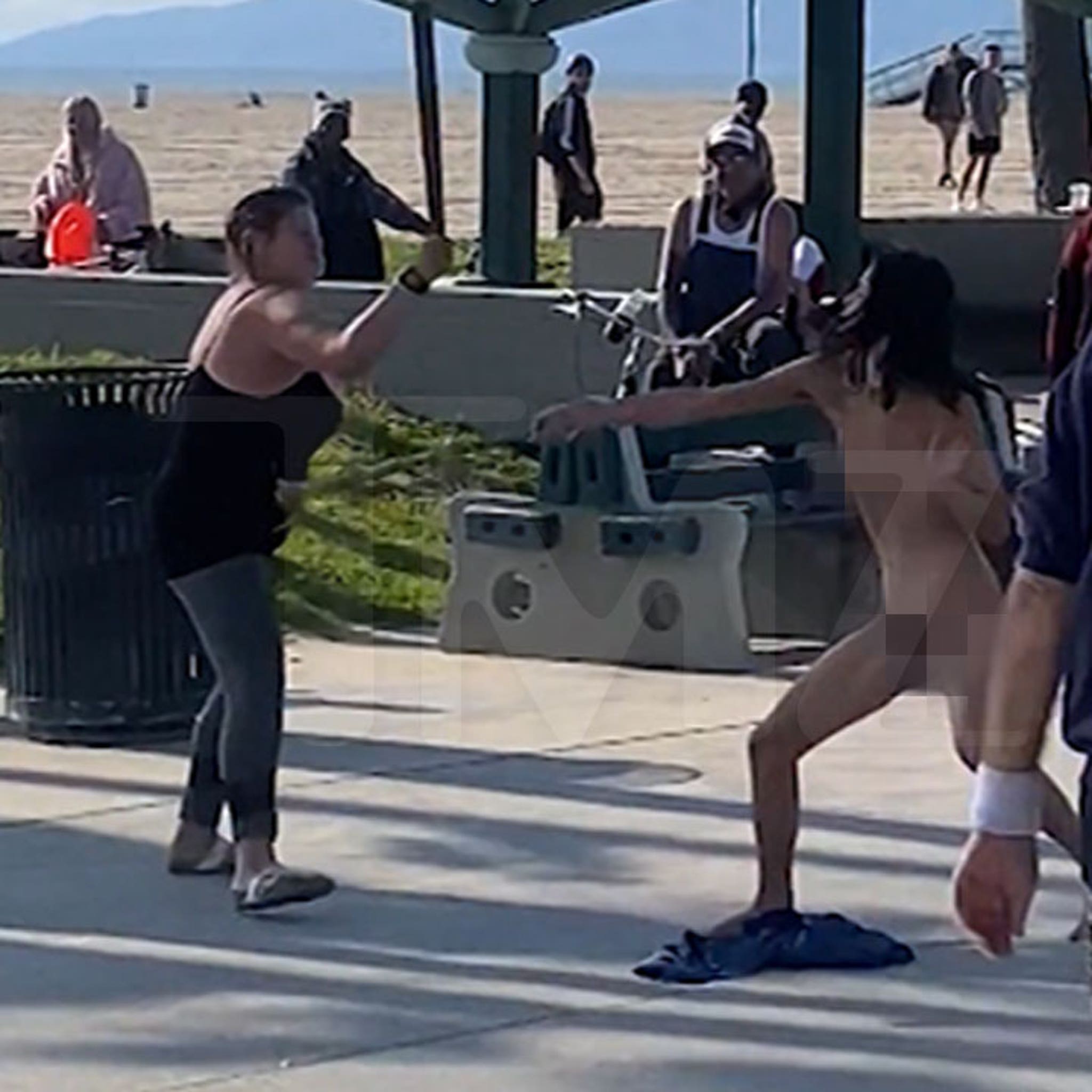 Naked Woman Gets Into Barbaric Fight in Venice Beach, Spiked Clubs Used
