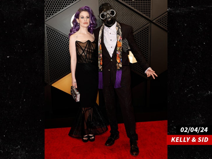 082324 kelly osbourne sid wilson sub getty