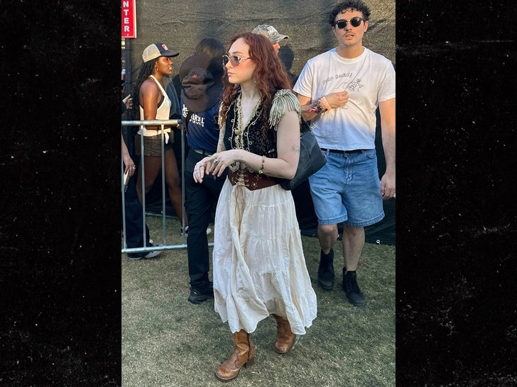 Chappell-Roan-backgrid-2