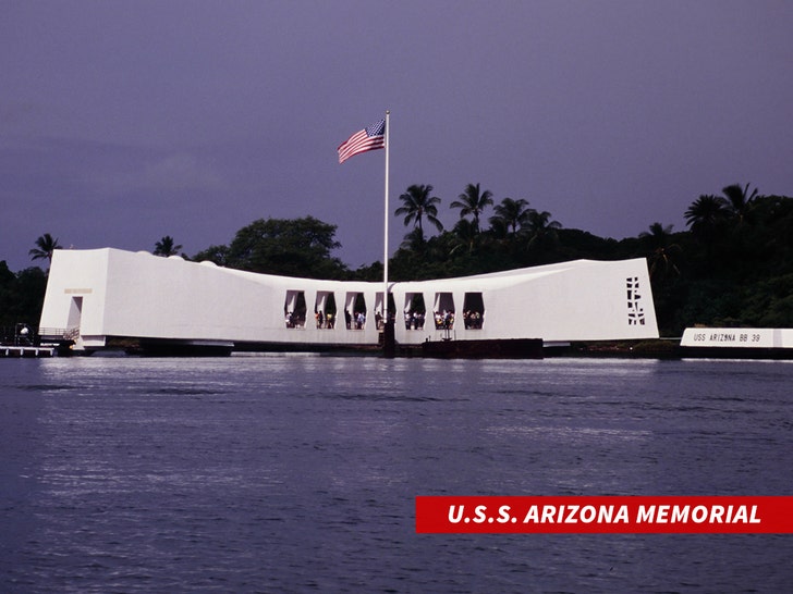 sub-U.S.S.-Arizona-memorial-getty-1