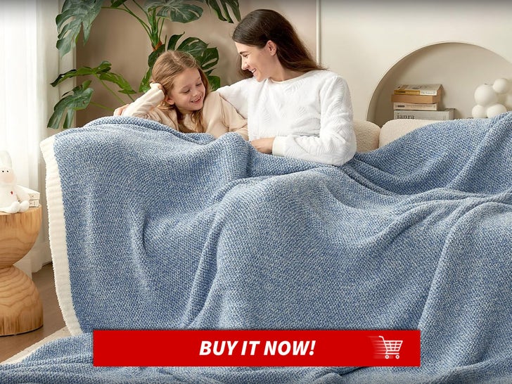Snuggle-Sac-Throw-Blanket-Upgrade-Your-Backyard-MAIN