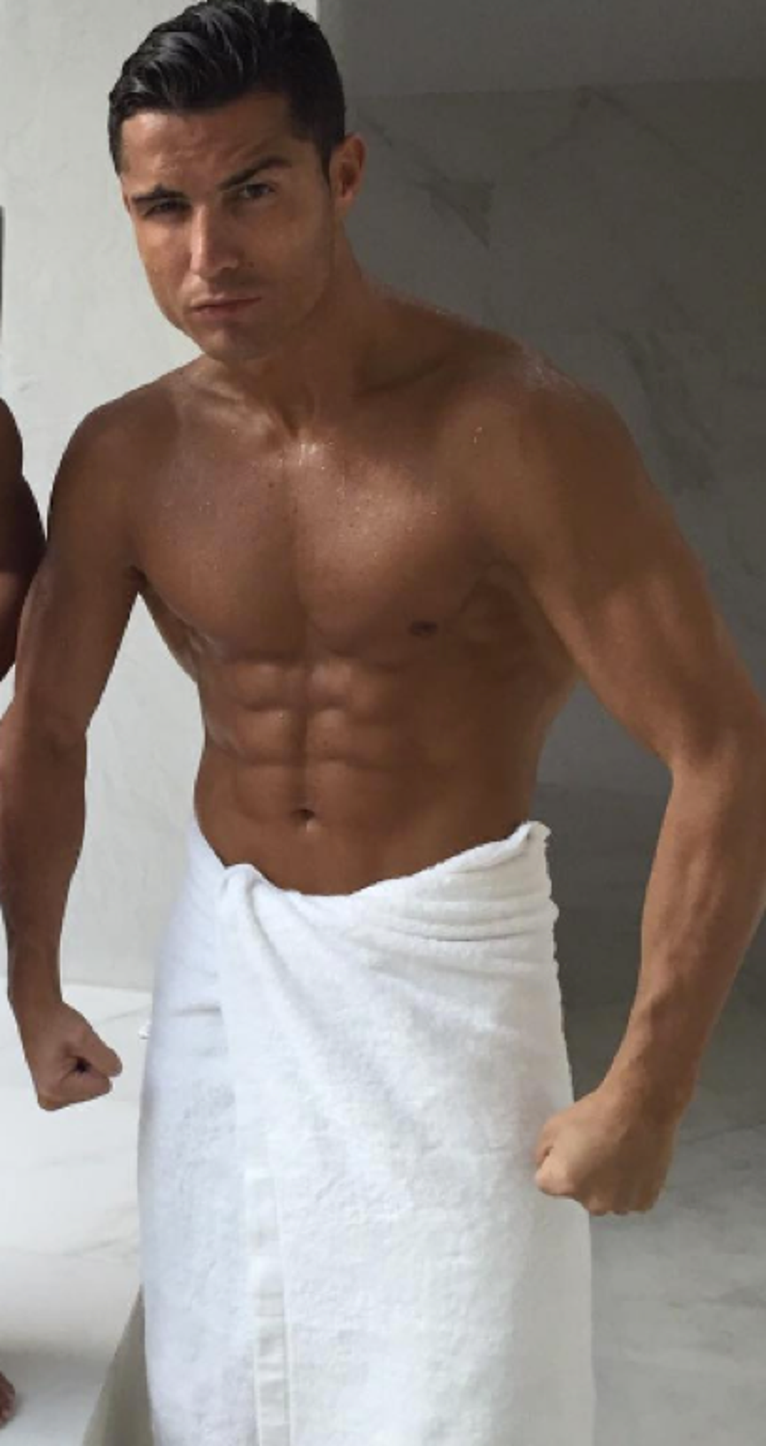 0110_Cristiano_Ronaldo_Shirtless_Shots15