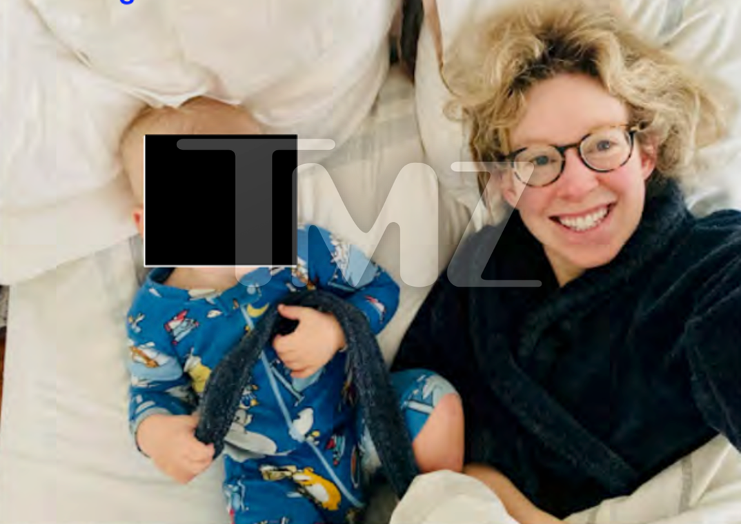 Elizabeth Holmes Photos 16