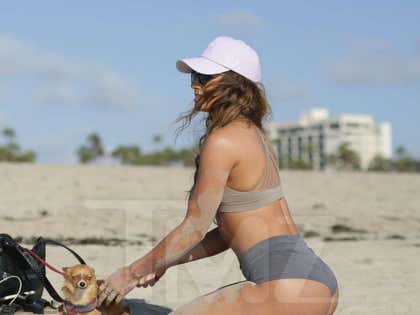 sommer_rae_bikini_booty_beach_photos_bugged_24