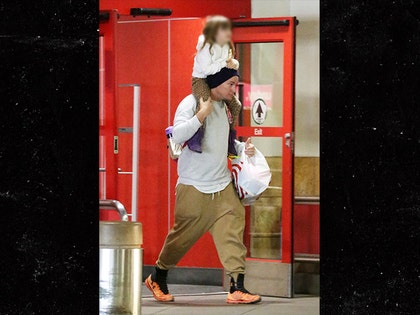 0404-channing-tatum-kid-Clint-Brewer-Kreusch-Splash-News-01