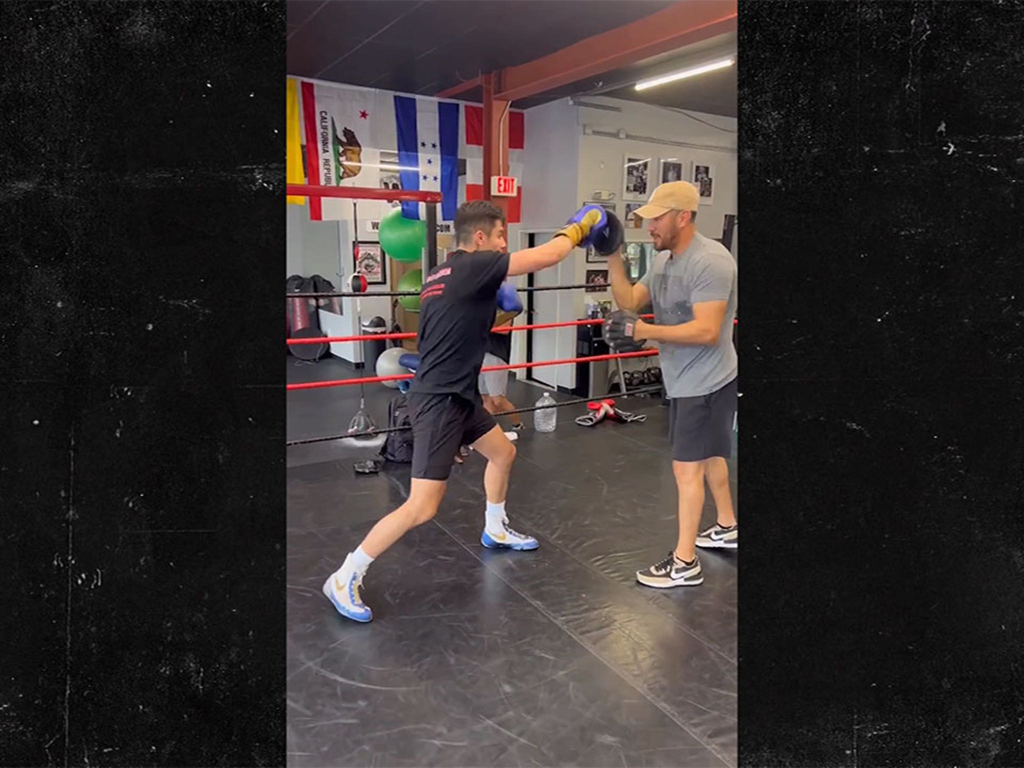 Albert Ochoa Trains For Fight With Coach
