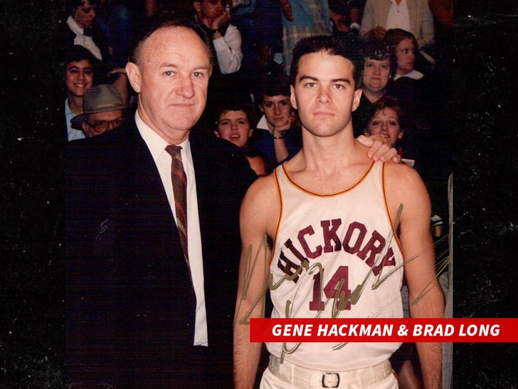 Brad Long con Gene Hackman en el conjunto de Hoosiers permiso de Brad Long sin crédito