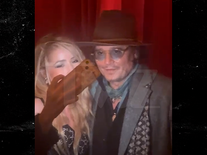 040126_johnny_depp_selfie_primary