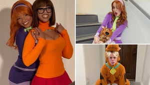 1010-Scooby-Doo-Costumes-Celebs-hero