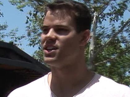 0708_kris_humphries_tmz