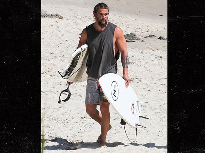 0901_jason-momoa-aquaman_splash-2