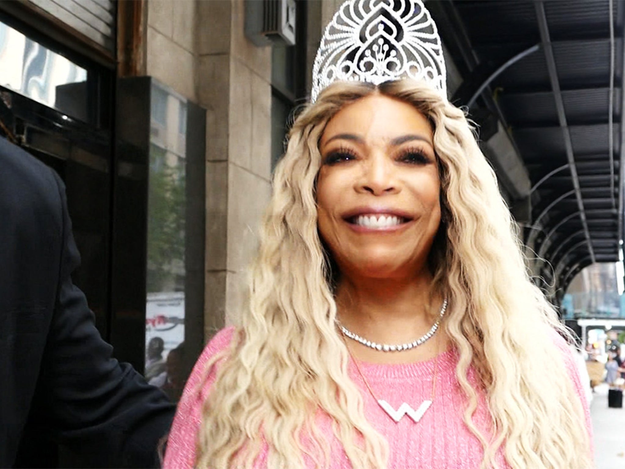 Wendy Williams Celebrates 55th B-Day W/ Breakfast At Tiffany's