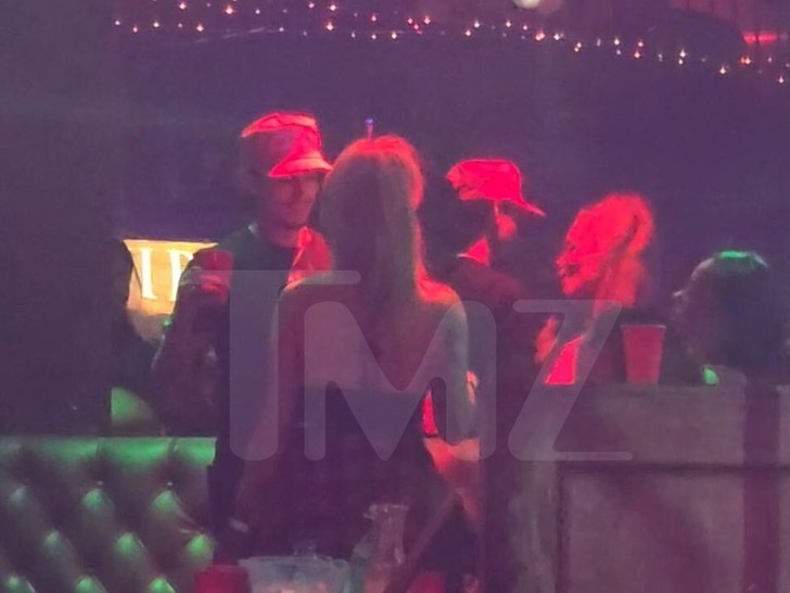 BunnieXo-tmz-1