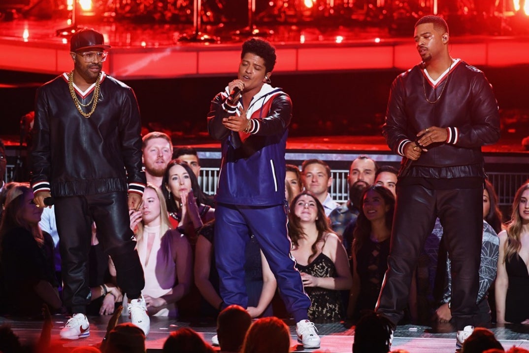 bruno mars perfomance photos-14