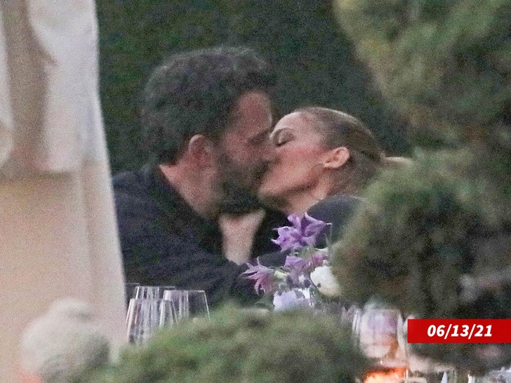 J Lo Ben Affleck Pack On Pda On French Yacht Ride For Her Birthday