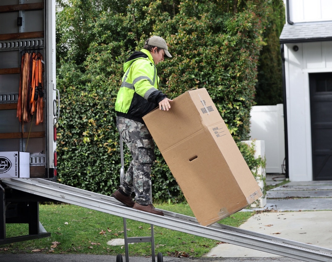 Ariana Madix Valley Village Moving 2