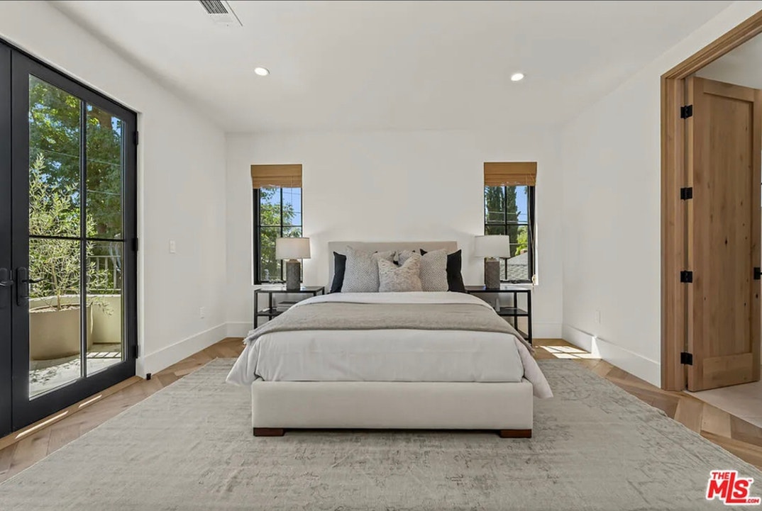 Peta Murgatroyd and Maks Chmerkovskiy Lists L.A. Home For Rent 6