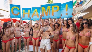 0822-conor-mcgregor-encore-beach-club-02