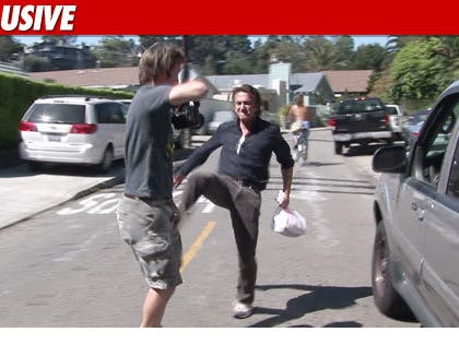 0328-sean-penn-ex-tmz-01-credit