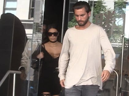 051216_kim_k_disick_primary