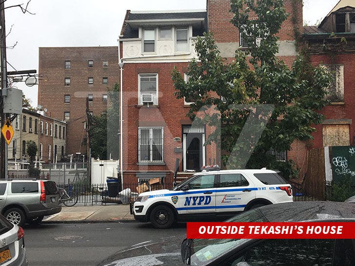 Tekashi69 S Brooklyn Home Raided By Federal Agents Gun Found