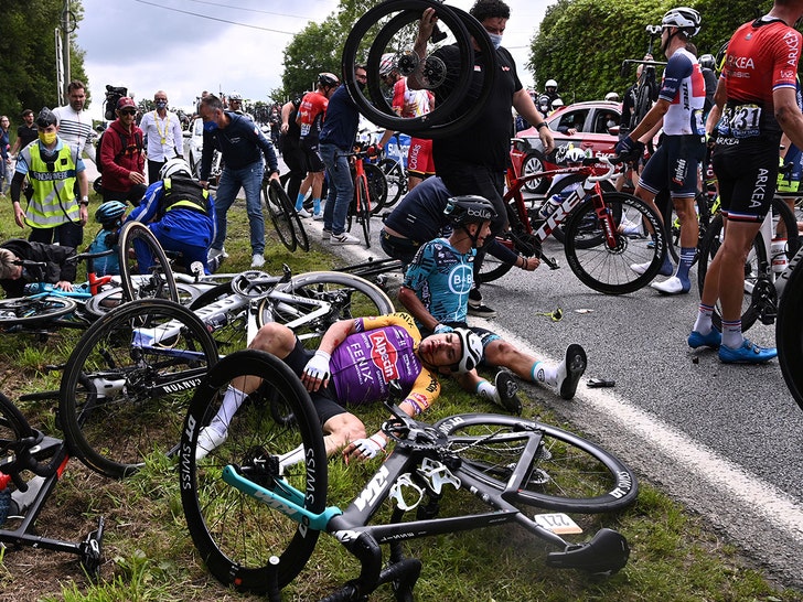 0630-tour de france crash-getty-01