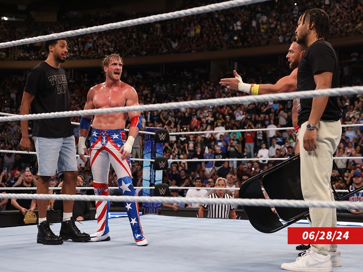 jalen-brunson-vs-tyrese-halibrtuon-at-WWE-SmackDown-getty-1