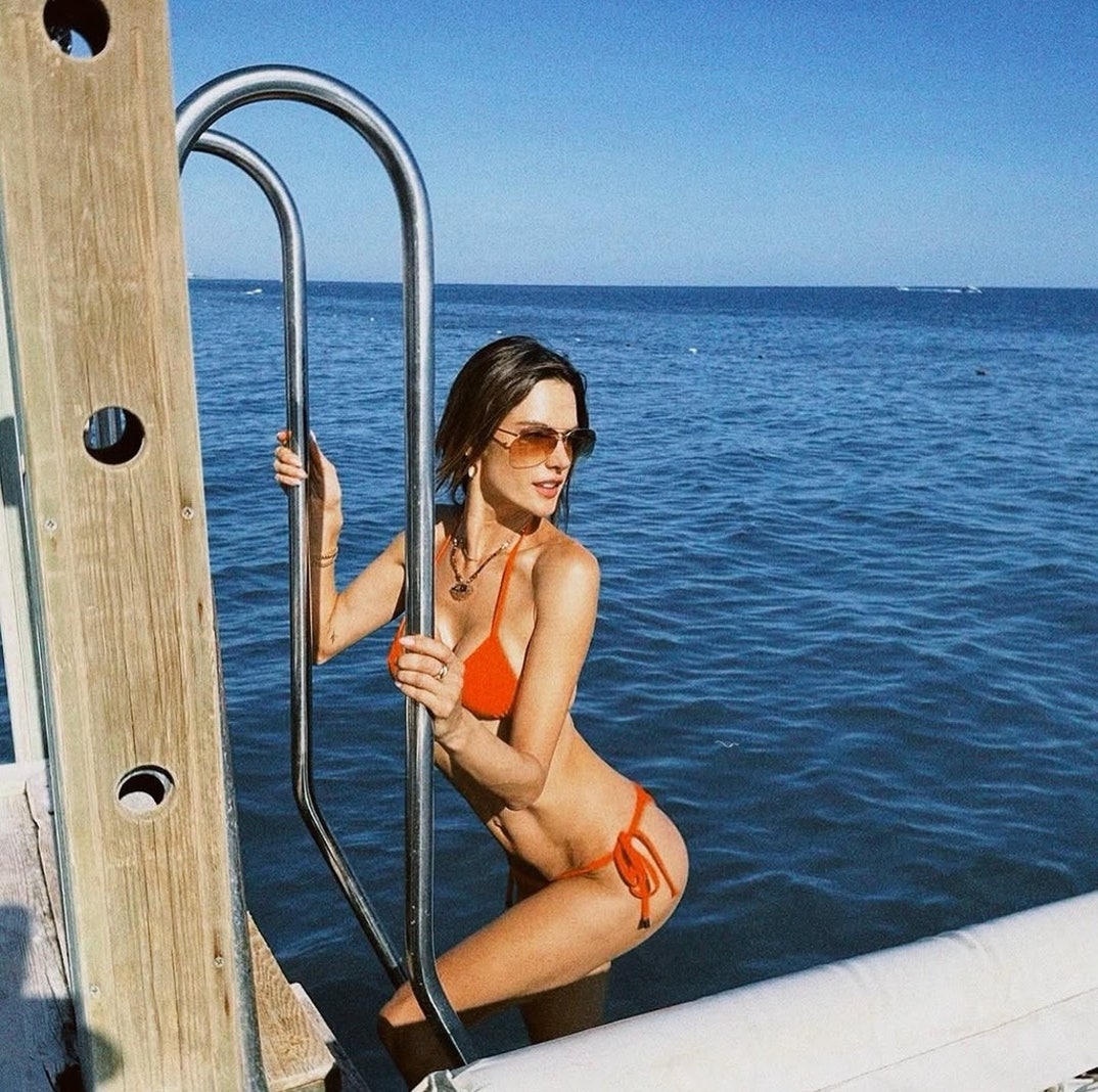 Alessandra Ambrosio Hot Shots 10