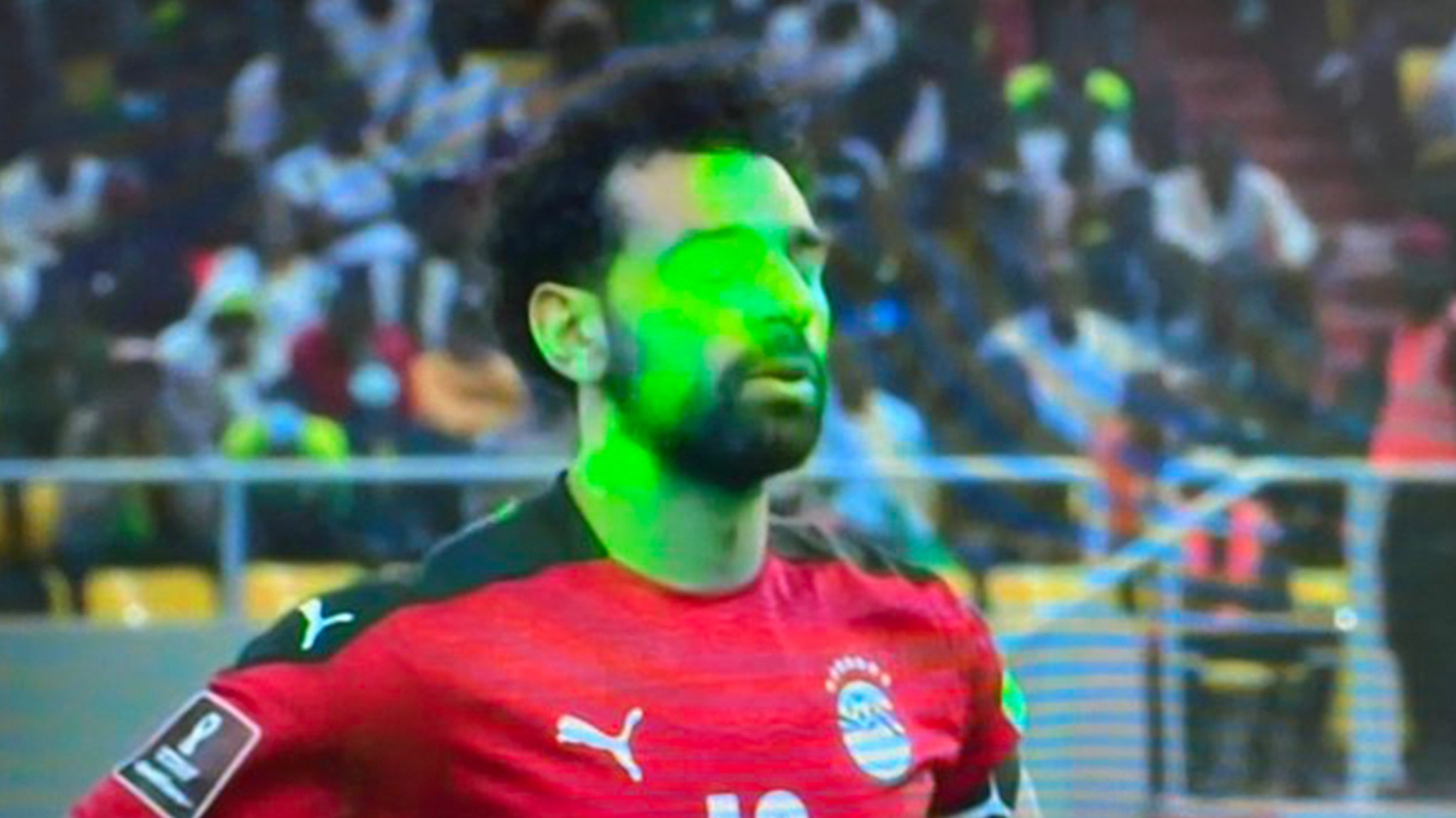Mohamed Salah perde o pênalti após torcedores jogarem laser em seu rosto, Egito está fora da Copa do Mundo