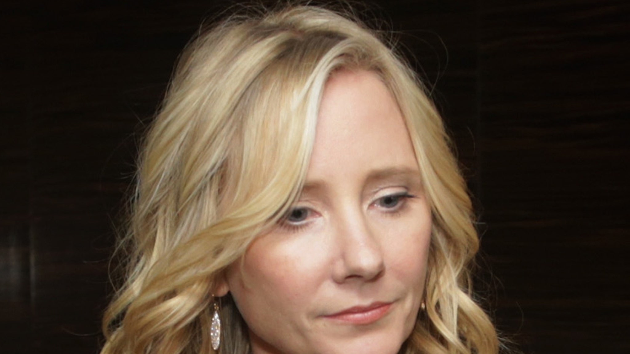 Anne Heche Taken Off Life Support thumbnail