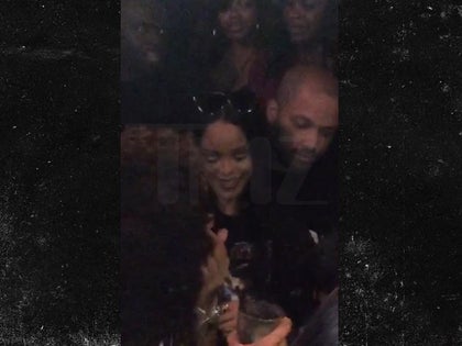 051616_rihanna_primary