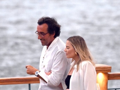 Bradley Cooper And Gigi Hadid Double Date With Margot Robbie and Tom Ackerley in Sardinia 4