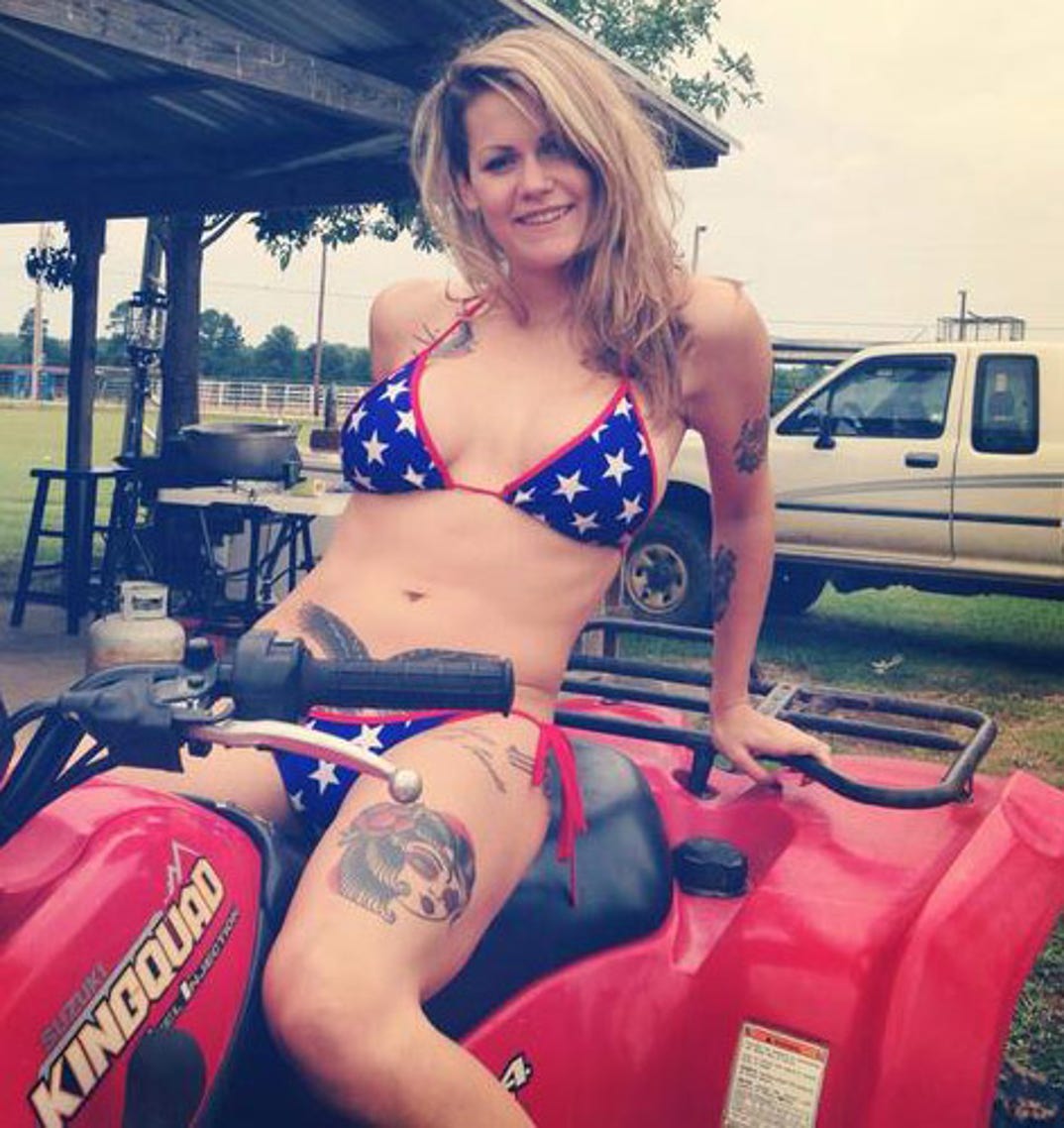 Lynsie Lee's Sexy Twitter Photos