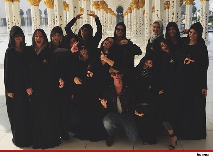 728px x 541px - Selena Gomez -- Ankle Porn in Abu Dhabi Pisses Off Mosque Leaders