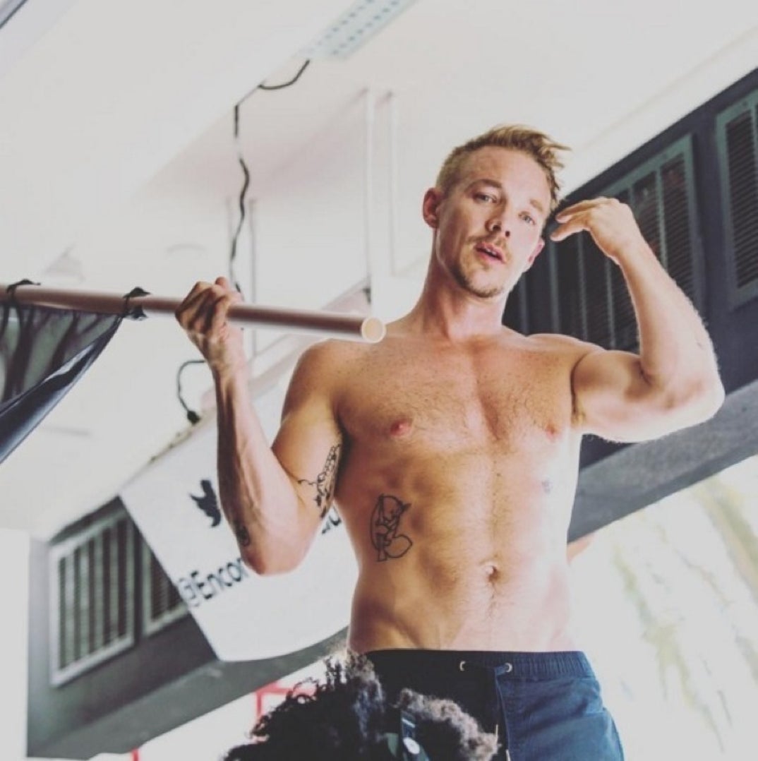 1110_diplo_sexy_snaps02