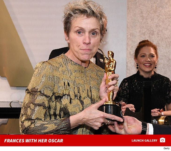 Frances McDormand with her Oscar