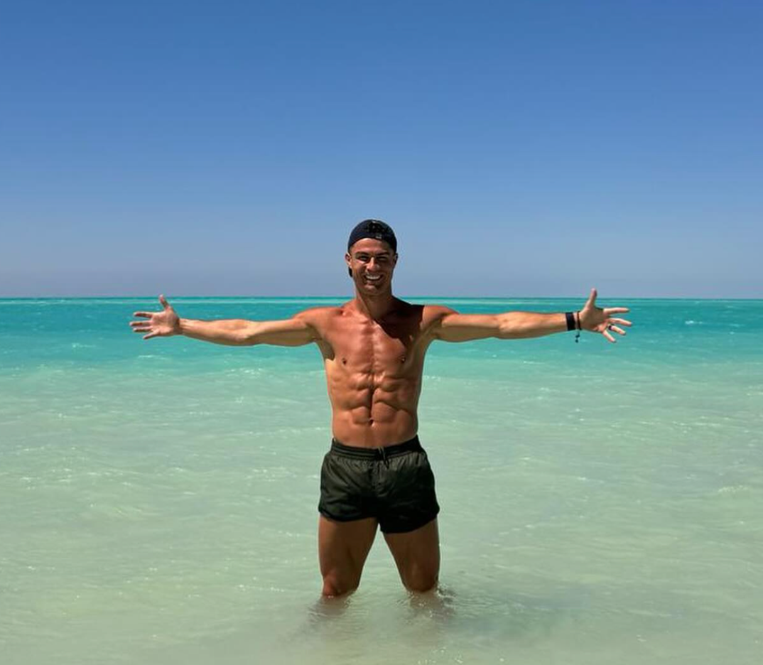 0823 Cristiano Ronaldo Hot Shots  0