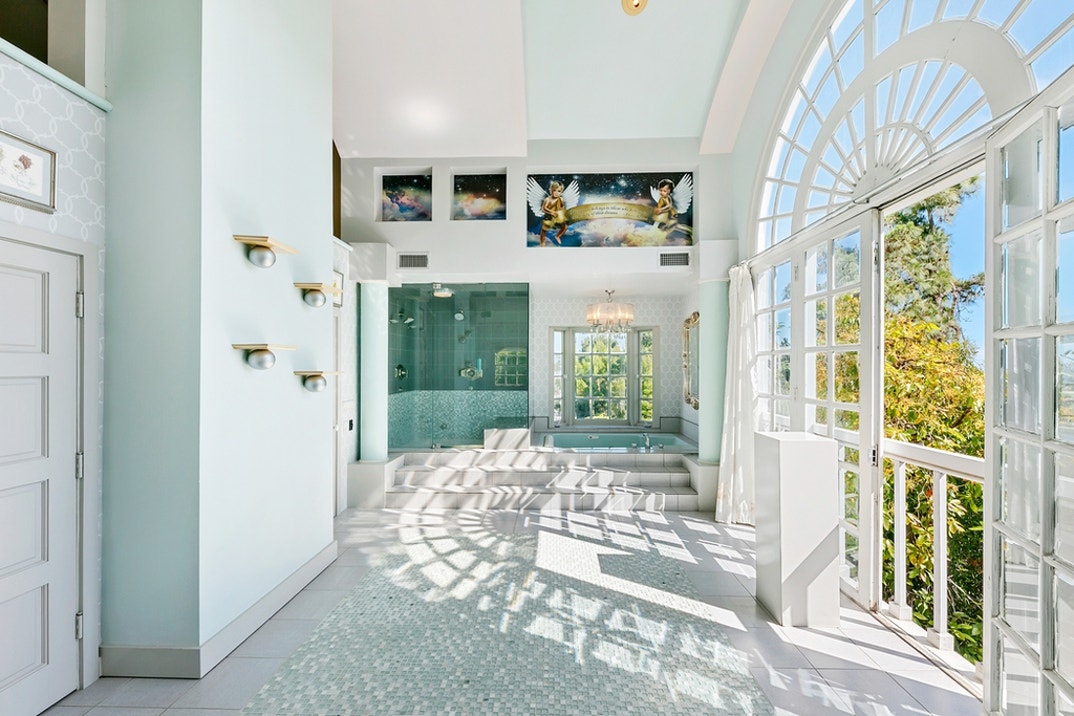 Richard Simmons Home Sale 28