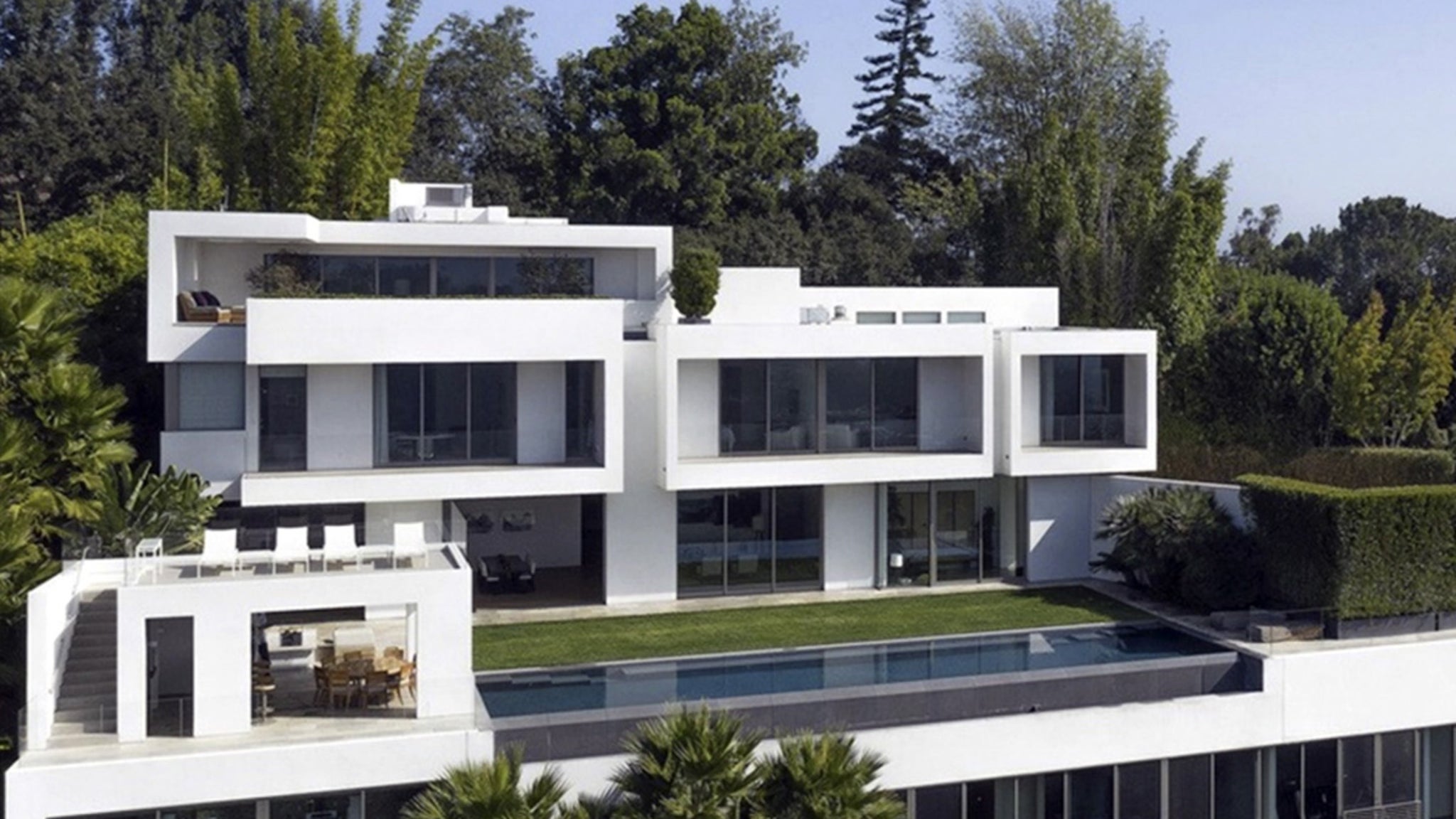 Trevor Noah’s $ 27.5 million Bel-Air mansion is a palace of daily shows