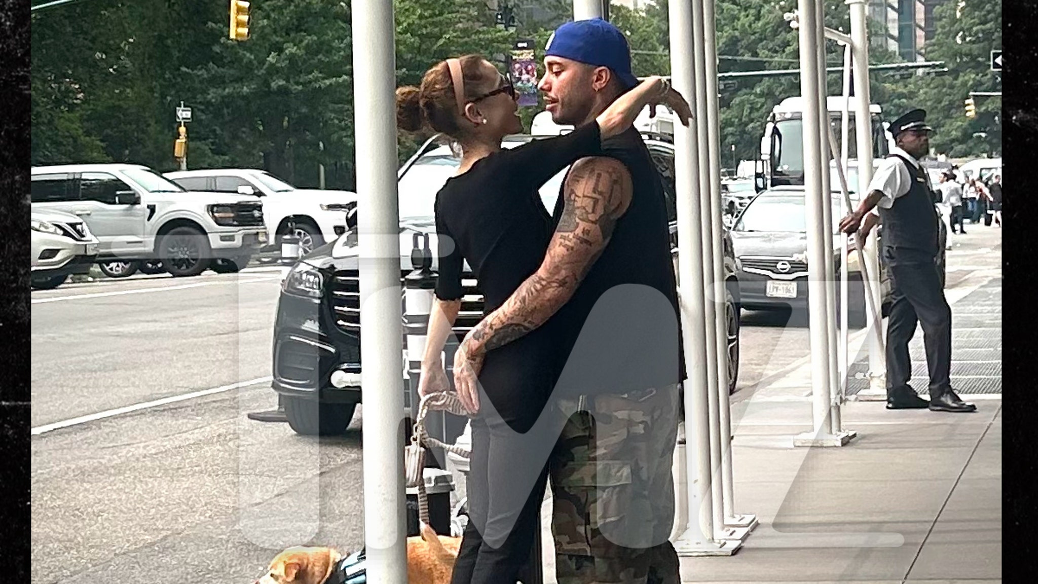 Ariana Grande & Ricky Alvarez: Booty Grab in the Big Apple!