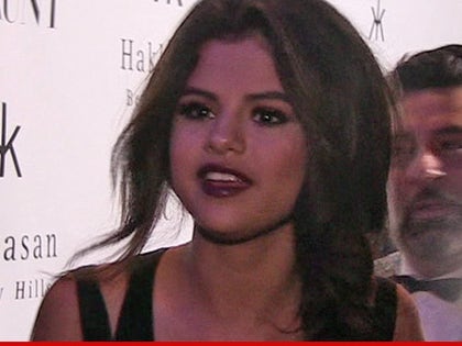 0207-selena-gomez-tmz