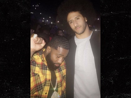 0425-adrien-broner-colin-kaepernick-snap-01