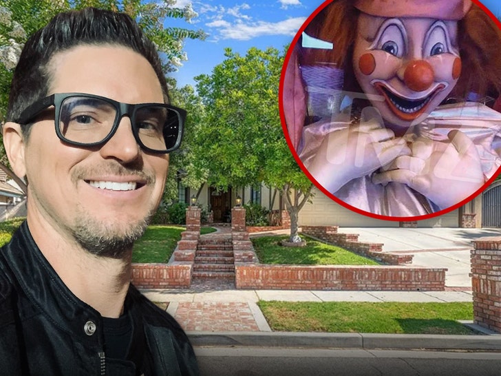 Zak Bagans Is Set to Investigate Famous ‘Poltergeist’ House