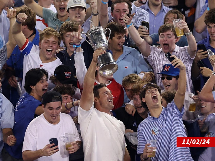 Bryson DeChambeau celebrating us open win trophy